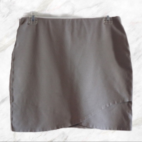 4/$30 🌷 Talula | Taupe Mini Skirt